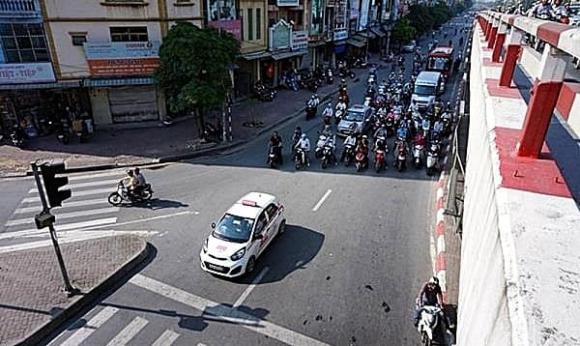 Dừng xe dưới bóng râm khi chờ đèn đỏ, vi phạm giao thông, nghị định 168