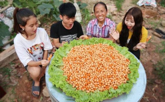 Bà Tân, Bà Tân Vlog, cuộc sống Bà Tân Vlog
