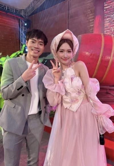Hoà Minzy, Văn Toàn,sao Việt 