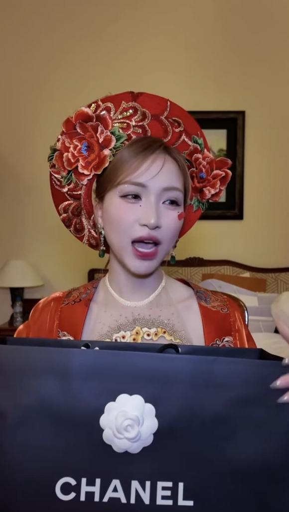 Hoà Minzy, Văn Toàn,sao Việt 