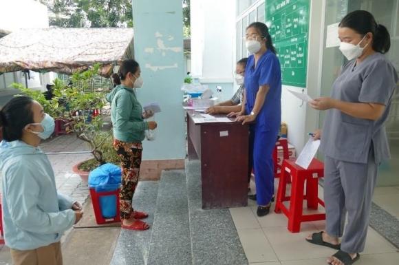 Luật Viên chức, tiền lương và chế độ đối với nhân viên y tế 