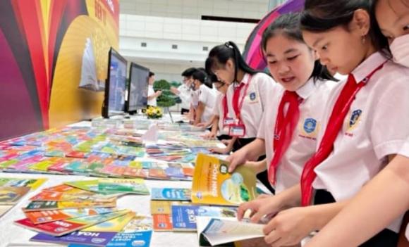 Bộ Giáo dục và Đào tạo, sáp nhập, sách giáo khoa