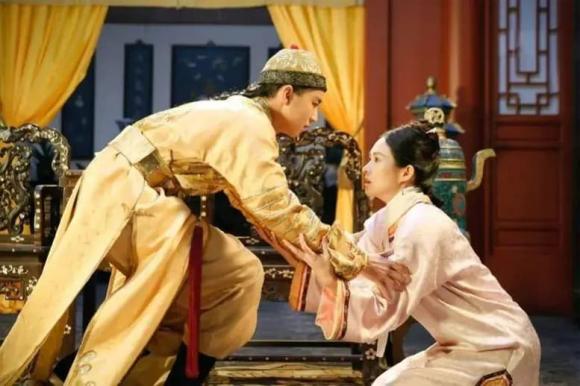 vú nuôi, hoàng hậu