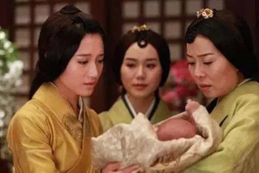 vú nuôi, hoàng hậu