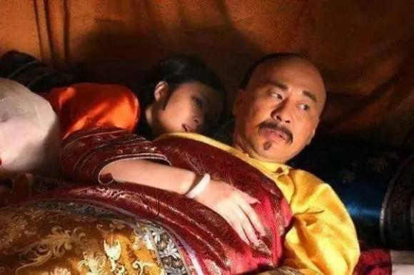 vú nuôi, hoàng hậu