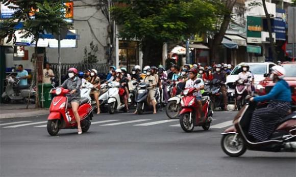 đi quá vạch dừng đèn đỏ rồi lùi lại, vi phạm giao thông, nghị định 168