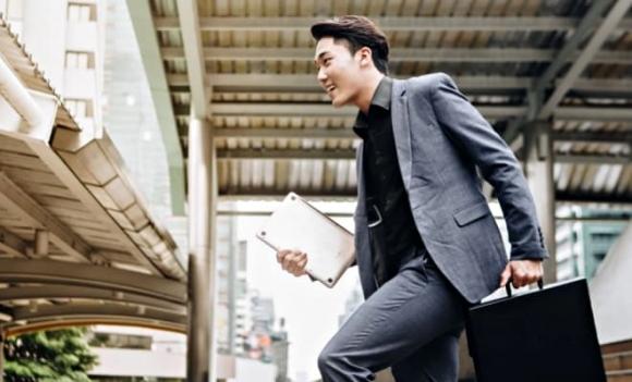 Định luật con Quạ, nhảy việc, thành công