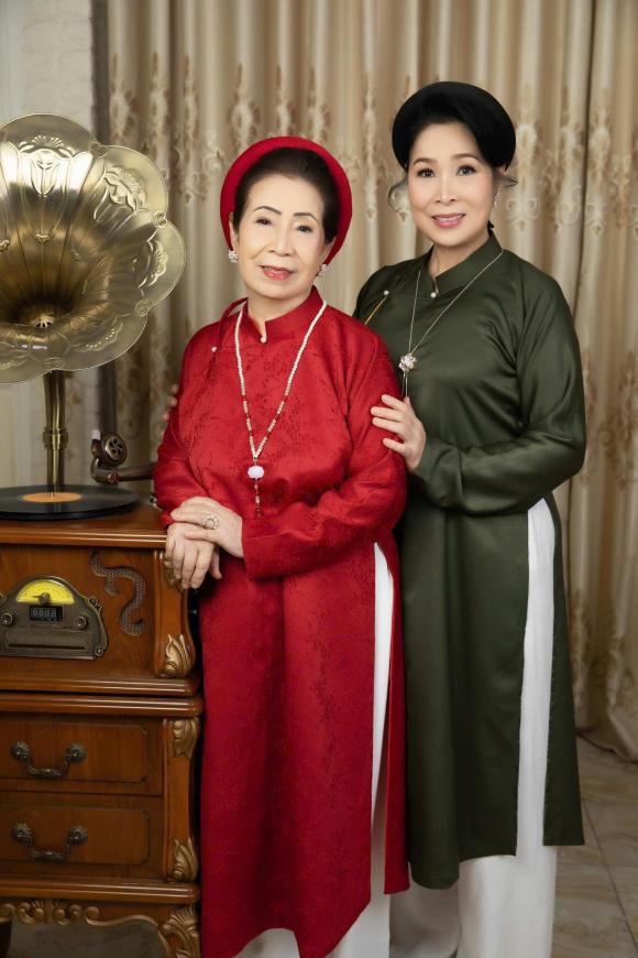 NSND Hồng Vân, sao Việt