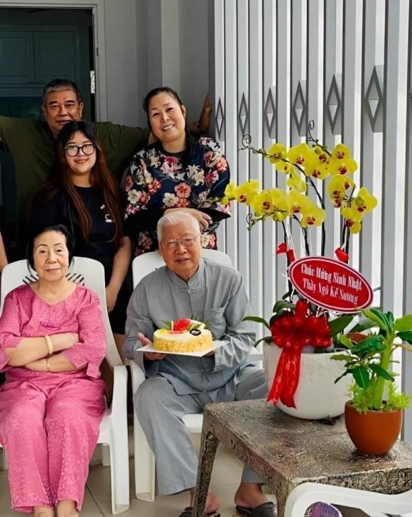 NSND Hồng Vân, sao Việt