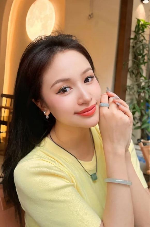 MC Vân Hugo,BTV Quang Minh, sao Việt