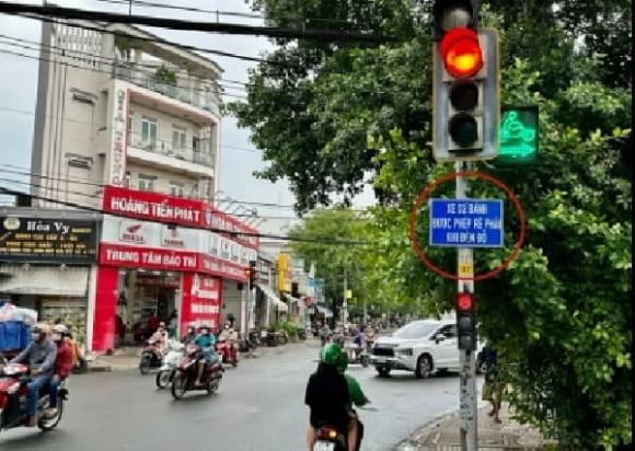 xe máy được rẽ phải khi đèn đỏ , vi phạm giao thông