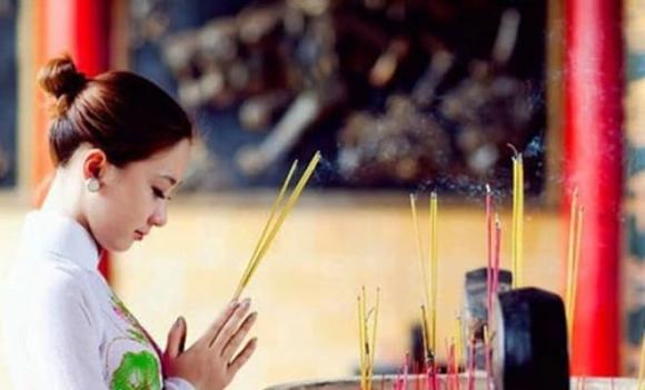 mùng 1/6 âm lịch, việc làm trong ngày mùng 1, Khung giờ đẹp thắp hương ngày mùng 1/6 âm lịch