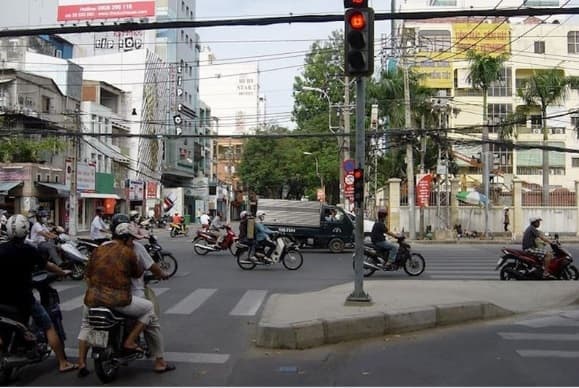 xe máy được rẽ phải khi đèn đỏ , vi phạm giao thông