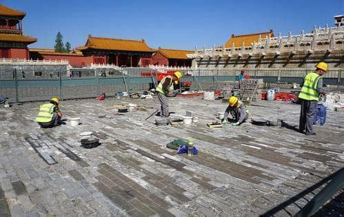 Tử Cấm Thành, Hoàng Đế Trung Quốc, Sàn gạch trong Tử Cấm Thành bị hỏng
