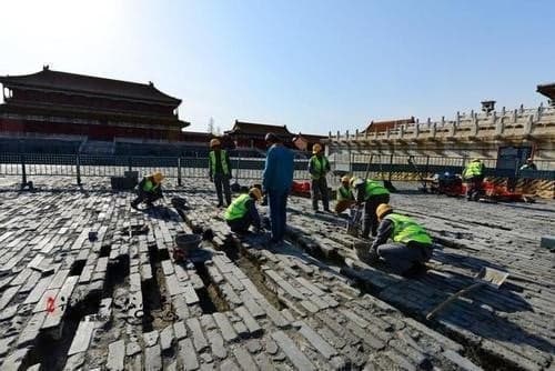 Tử Cấm Thành, Hoàng Đế Trung Quốc, Sàn gạch trong Tử Cấm Thành bị hỏng