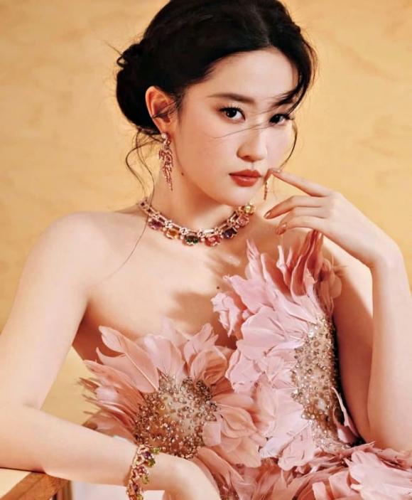 Hoa ngữ, Lưu Diệc Phi, Giải thưởng Bạch Ngọc Lan,  Đồng Dao