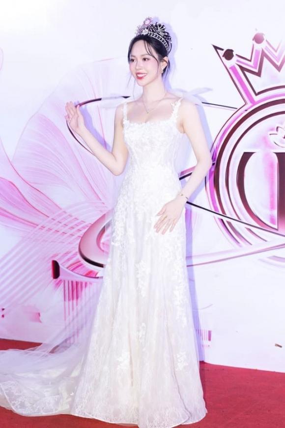 Hoa hậu Thanh Thuỷ, hoa hậu Tiểu Vy, hoa hậu Đỗ Hà, sao Việt