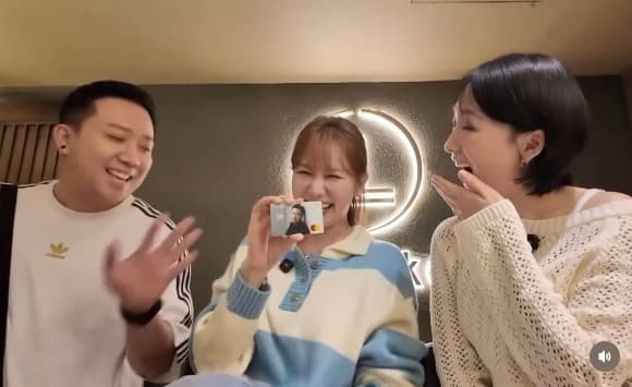 MC Trấn Thành, danh hài Trấn Thành, ca sĩ Hari Won, diễn viên Hari Won, sao Việt