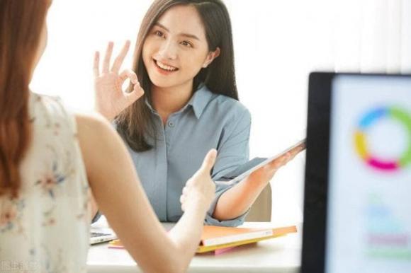 công sở, môi trường công sở, đồng nghiệp hỏi lương, trả lời EQ cao, tiết lộ mức lương