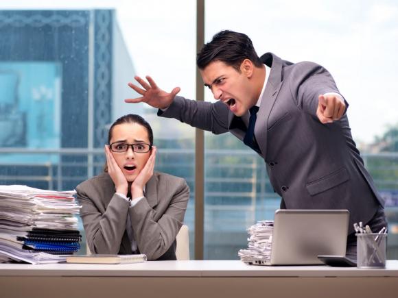 công sổ, sếp bắt nạt, sếp chơi xấu, ứng xử nơi công sở, ứng xử khi sếp bắt nạt