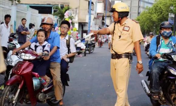 cha mẹ, cha mẹ bị phạt, chưa đủ tuổi điều khiển xe máy