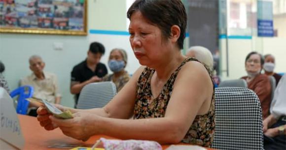 Tuổi nghỉ hưu, lương hưu, Đóng bảo hiểm xã hội, người lao động