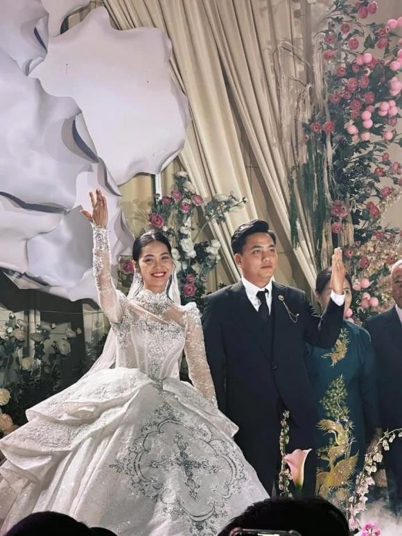 nông thúy hằng, sao việt 