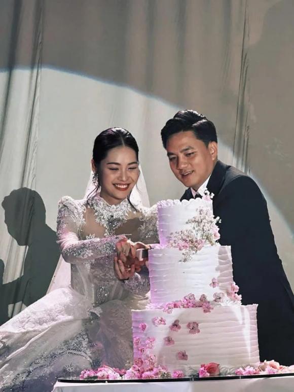 nông thúy hằng, sao việt 