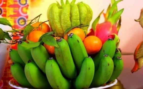không nên ghép 2 nải chuối để thắp hương, chuối thắp hương, phong thủy bàn thờ