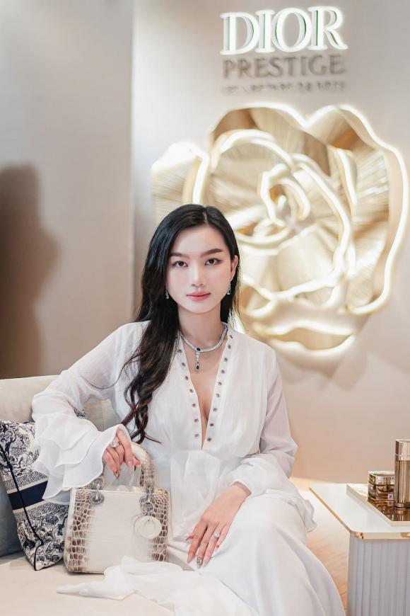  Dior Prestige, Angel Phạm