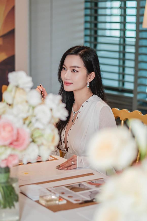  Dior Prestige, Angel Phạm