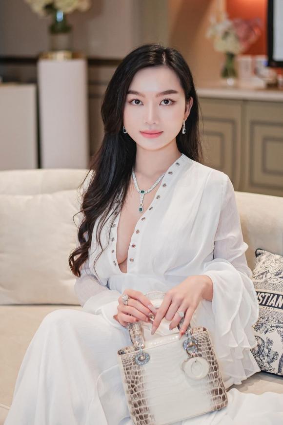  Dior Prestige, Angel Phạm