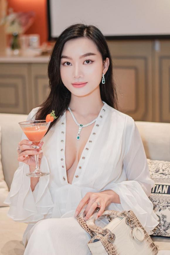  Dior Prestige, Angel Phạm