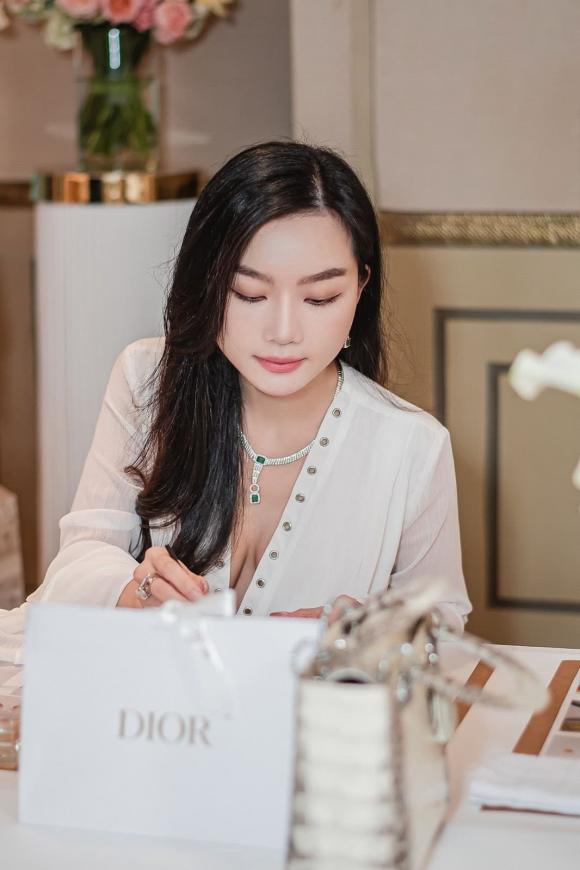  Dior Prestige, Angel Phạm