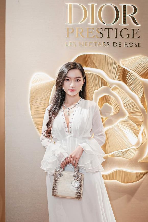  Dior Prestige, Angel Phạm