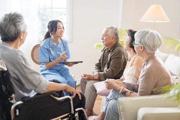 Nghề chăm sóc người già, nghề kén người, nghề dễ xin việc