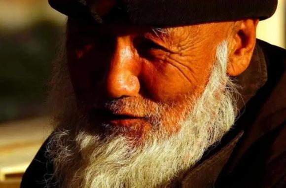 Người có phúc lông hai chân, người vô phúc hai chân lông