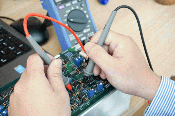 Nghề không cần bằng đại học, đầu bếp, sửa chữa đồ điện tử