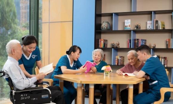 Nghề chăm sóc người già, nghề kén người, nghề dễ xin việc
