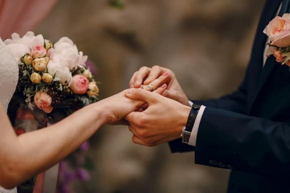 chồng ngoại tình, cách phản đòn khi chồng ngoại tình