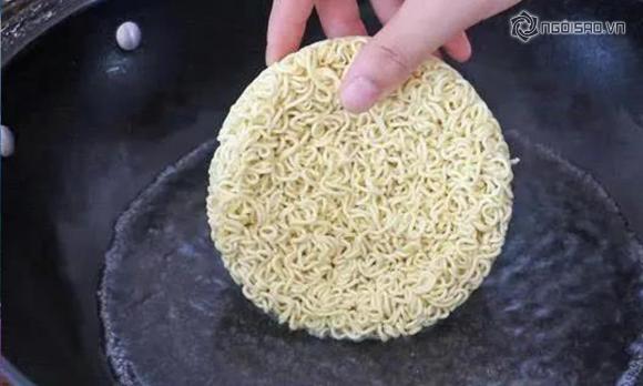 mì ăn liền, mì tôm, mì ăn liền tại sao lại cong