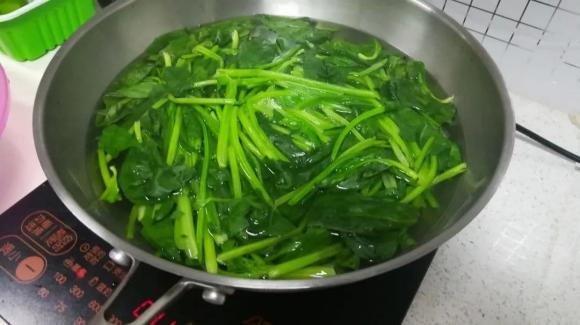 loại rau phải chần trước khi ăn, rau gây hại thận