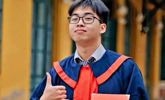 Ngôi trường của thủ khoa đặc biệt nhất 2025, trường THPT chuyên Chu Văn An, Nguyễn Việt Hưng, 
