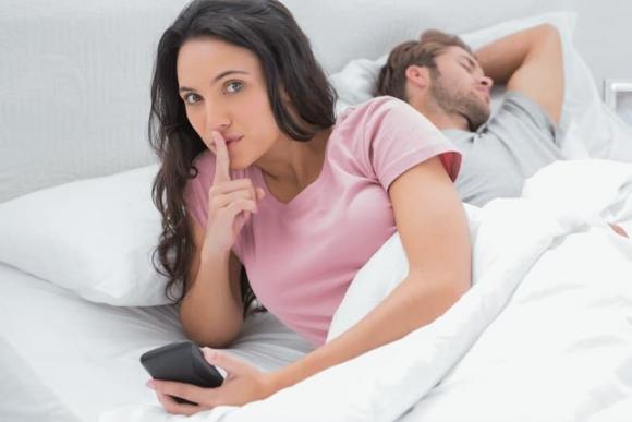 phụ nữ, phụ nữ có nên xem điện thoại chồng, 