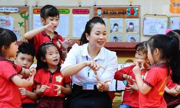giáo viên, giáo viên đón tin vui, tăng lương cho giáo viên 