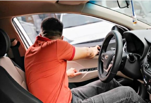 vi phạm giao thông, mở cửa xe gây tai nạn giao thông