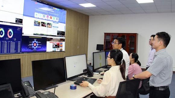 người làm công tác chuyên trách về chuyển đổi số, an toàn thông tin mạng, an ninh mạng