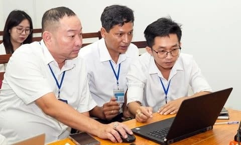 Trợ cấp cán bộ công chức, lương tăng thêm đối với cán bộ chuyên trách