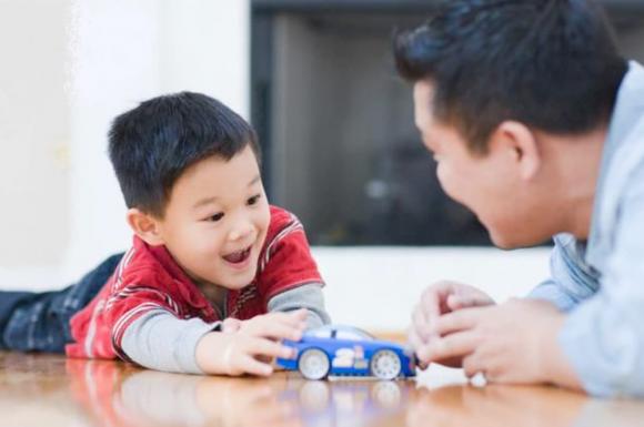 chăm con, con thông minh, bố làm nghề gì con thông minh