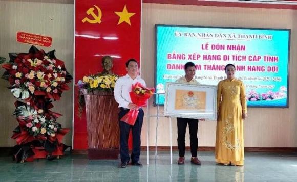 di tích hang đá, Hang Dơi